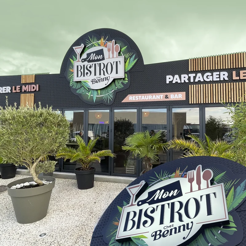 Enseigne réalisée pour Mon Bistrot chez Benny à Challans par l'agence de publicité Unfluences Graphique en Vendée
